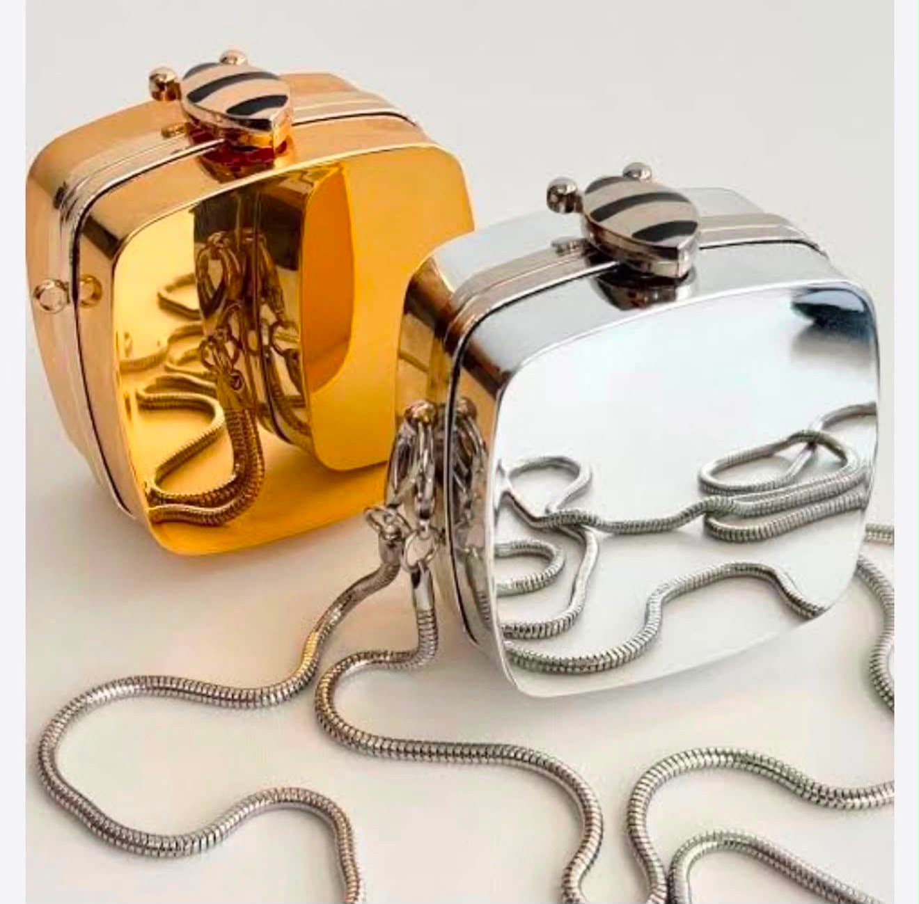 Bolsinha Metal Dourada — NayStore moda feminina
